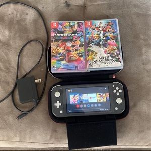 Nintendo Switch Lite plus 2 games